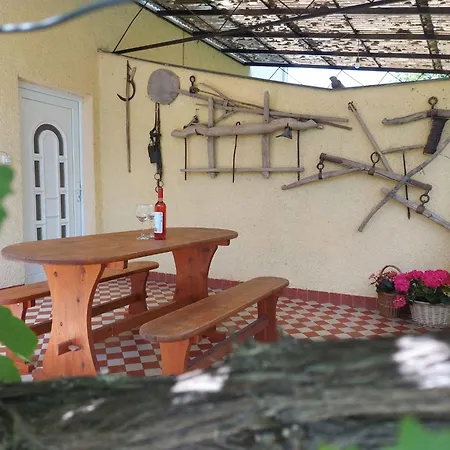 In 18536 Balatonföldvár