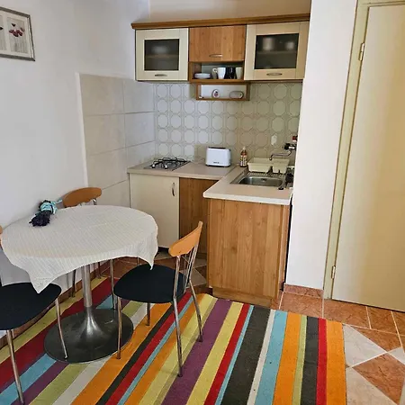 In 18536 Διαμέρισμα *